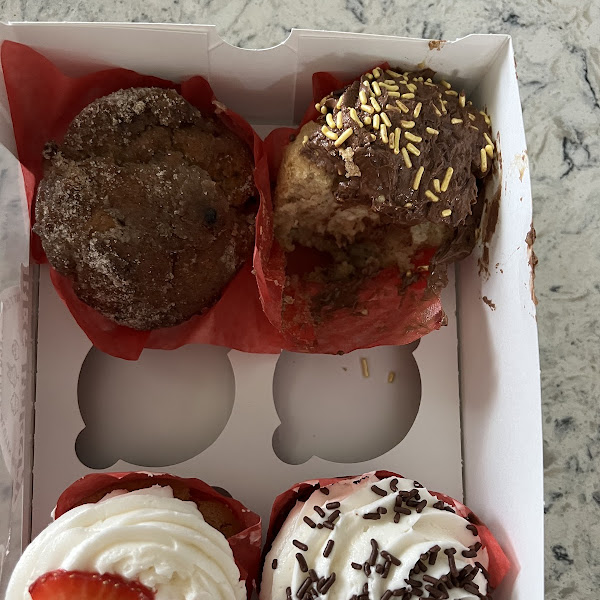 3 cupcakes, one muffin. Can mix and match. Best deal!