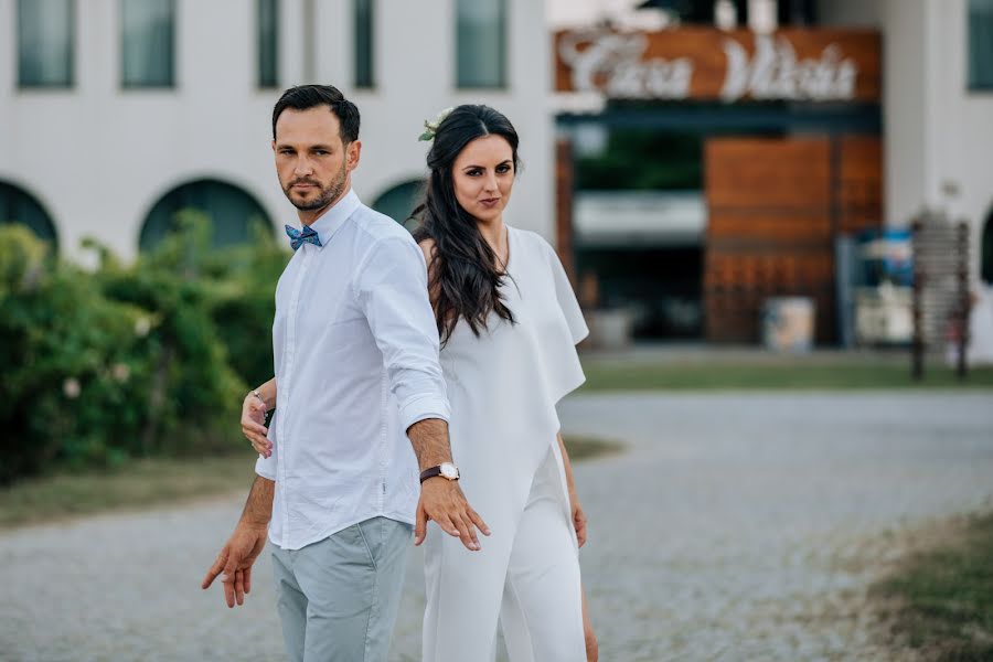 Fotografo di matrimoni Andreea Ionita (deeafotostudio). Foto del 5 ottobre 2020