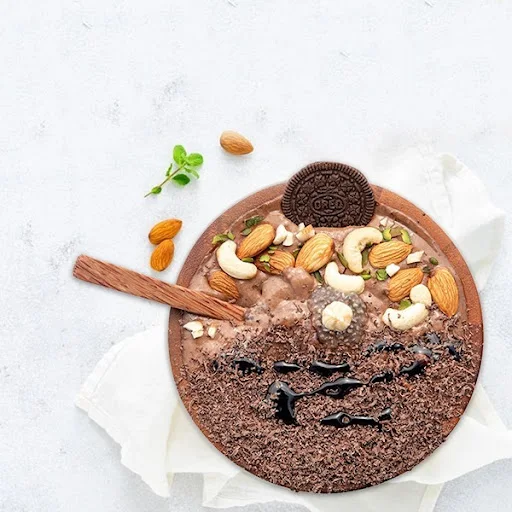 Chocolate And Love Smoothie Bowl.