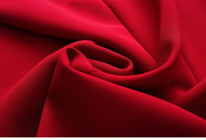 Robe moulante rouge dégradé pour femmes, sublime la silhouette et offre un look glamour pour soirées et événements. Élégance et audace assurées.