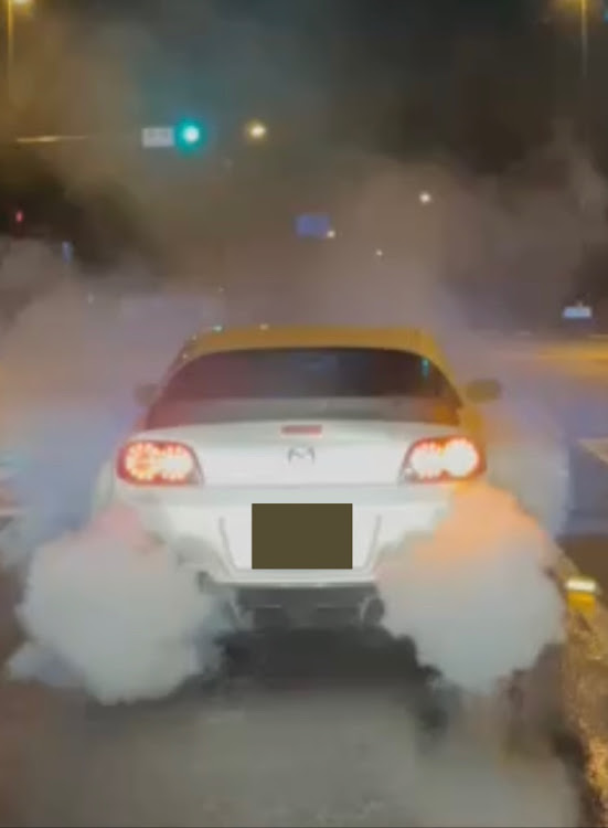 RX-8のロータリー・白煙モクモク・エンジンブロー？！寿命？！に関するカスタム事例の投稿画像2枚目