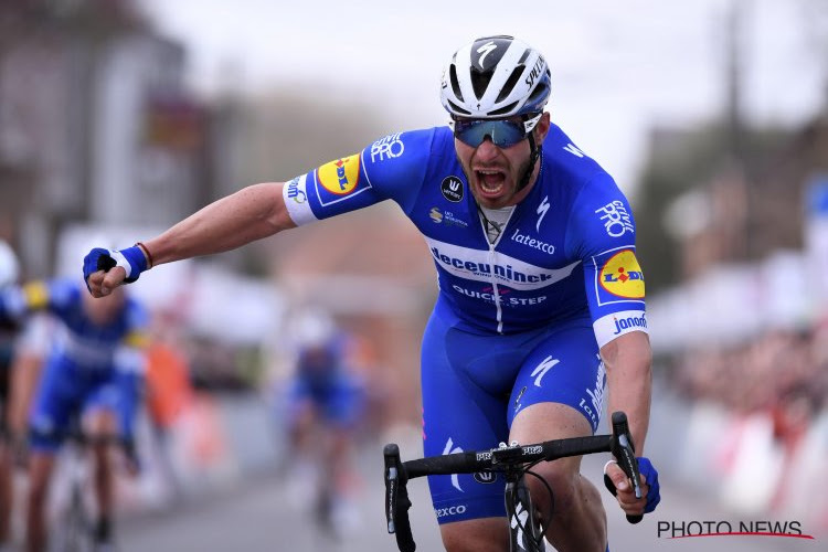 Deceuninck-Quick.Step kletst iedereen (waaronder Jakobsen) uit wiel maar wint toch in Vuelta