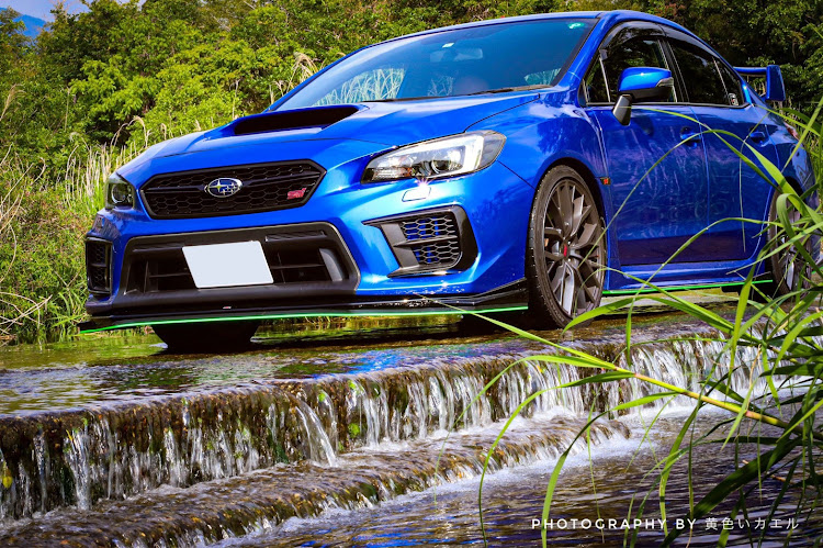 WRX STIのビチョビチョ・フォロワーさんに感謝・水の中はまだ冷たい。・一眼レフ撮影・焼きとうもろこし🌽美味しいよぉに関するカスタム事例の投稿画像1枚目