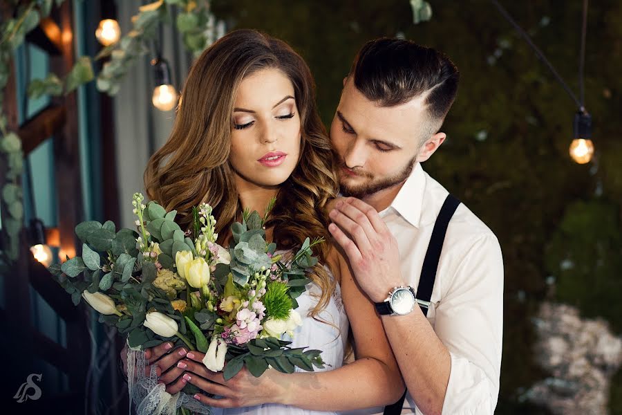 Fotógrafo de casamento Tatyana Studenikina (studenikina). Foto de 17 de abril 2016