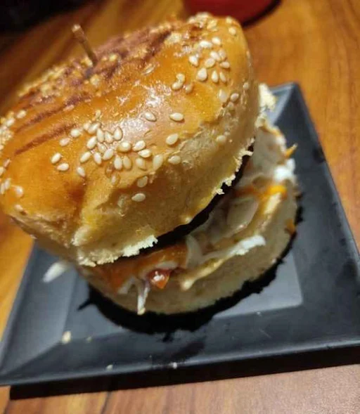 Cheesy Crispy Aloo Tikki Burger