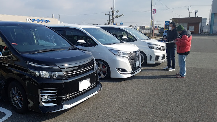ヴォクシーのオフ会・三重フォルニアに関するカスタム事例の投稿画像1枚目