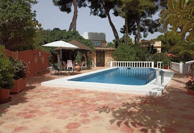 Villa avec piscine et terrasse 3