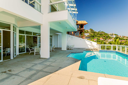 House with pool and garden 5