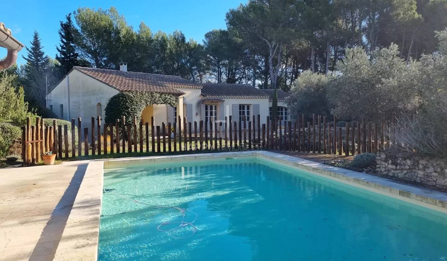 House with pool and terrace Eygalières