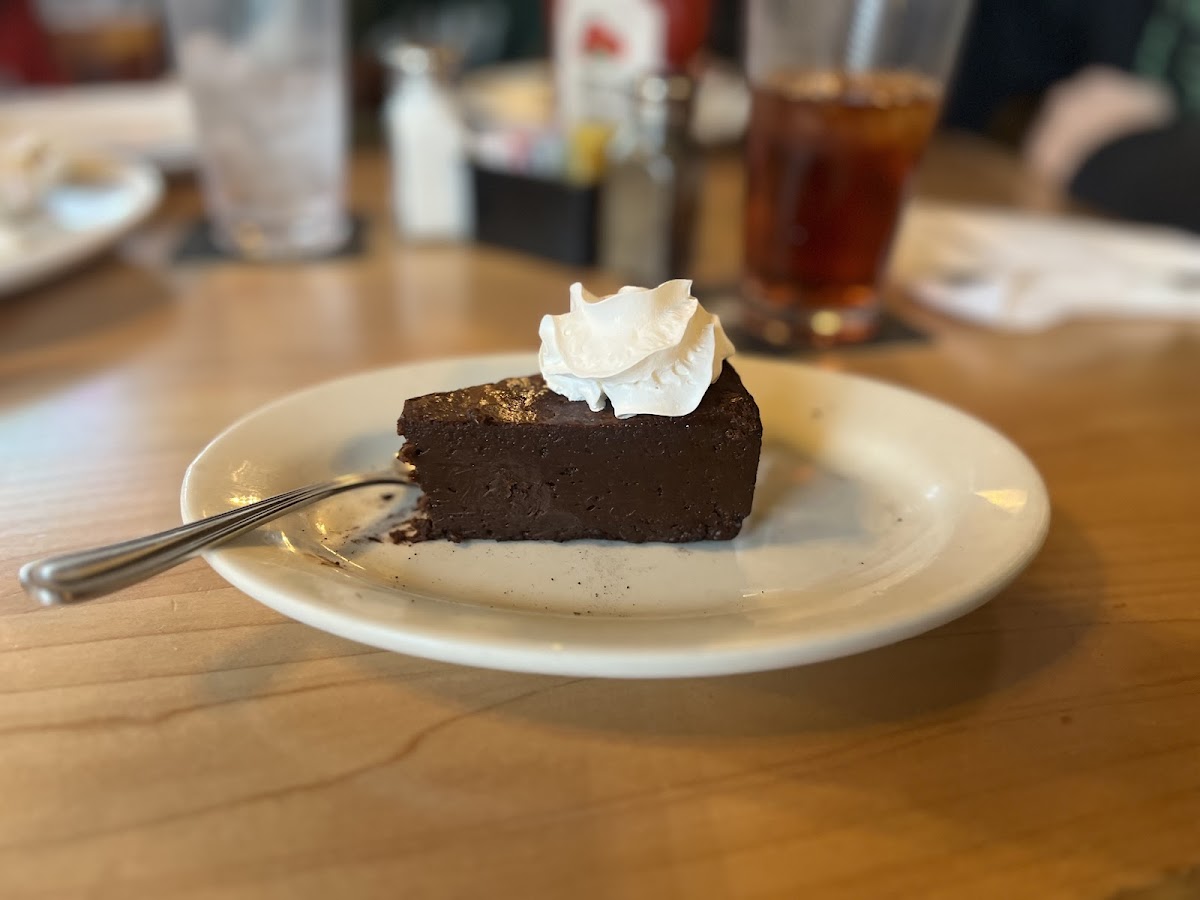 Flourless chocolate cake (df without whipped cream)