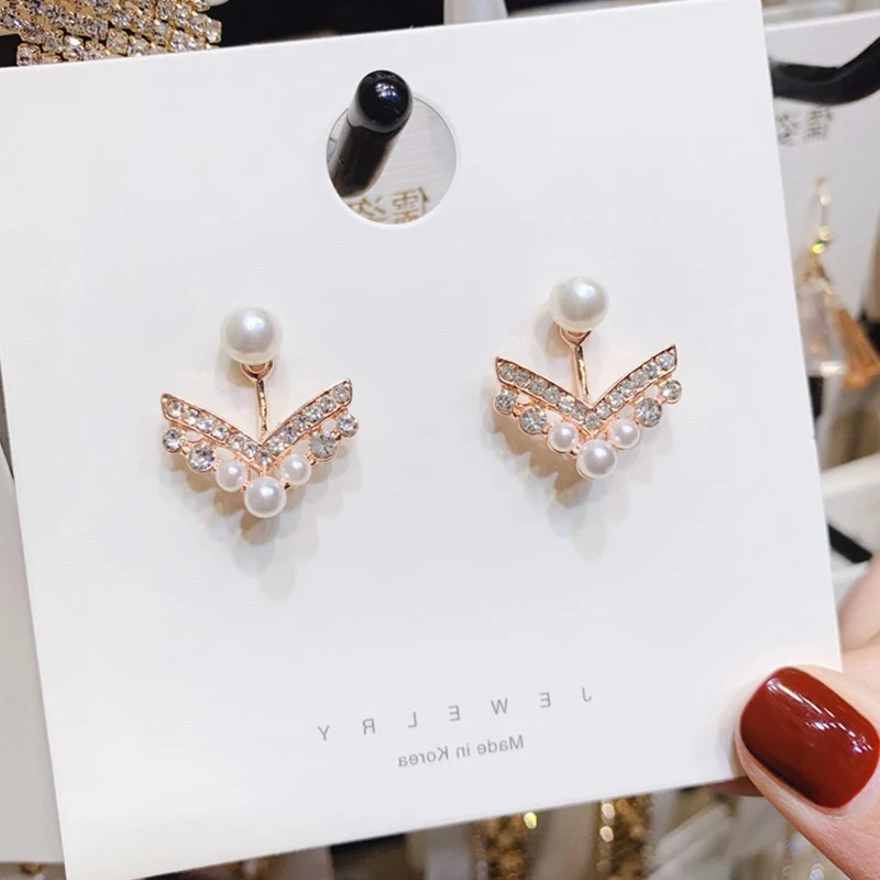 Boucles d'oreilles perle diamant en V à suspendre style coréen, tendance et simples pour femmes, parfaites pour un look girly et à la mode.