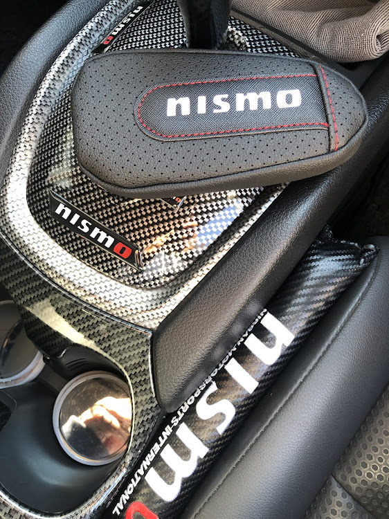 エクストレイルの二ーパッド・なんちゃってnismo・DVDケースに関するカスタム事例の投稿画像2枚目