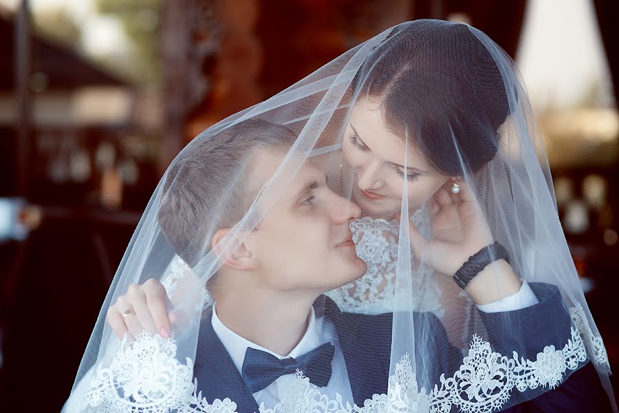 Fotógrafo de casamento Olesya Shapovalova (lesyashapovalova). Foto de 15 de maio 2016