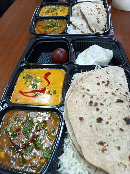 Party Pack [10 Veg Thali]