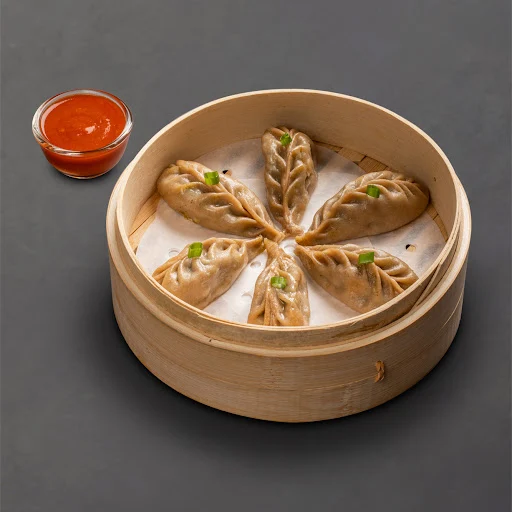 Steamed Veg Wheat Momos With Momo Chutney