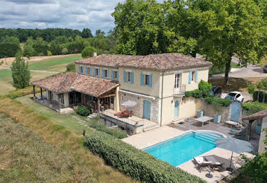 Maison avec piscine et jardin 14