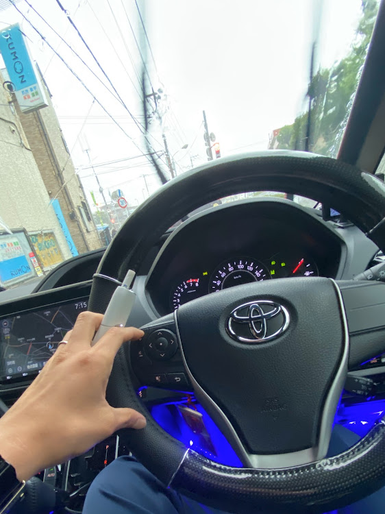 ヴォクシーのVOXY好きと繋がりたい・VOXY80・VOXY 煌・梅雨明けまだかに関するカスタム事例の投稿画像1枚目