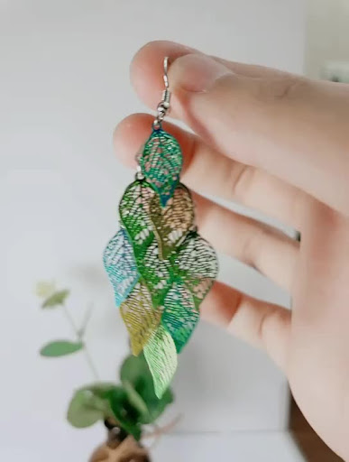 Title 1, Colorful small leaf-shaped earrings with nine o...