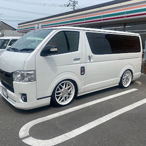 ハイエースバン TRH200V