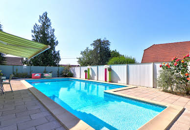 Maison avec piscine et terrasse 11