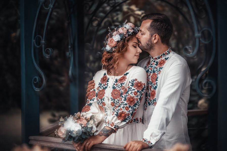 Fotógrafo de casamento Andrii Khomenko (oksamyt). Foto de 20 de agosto 2022