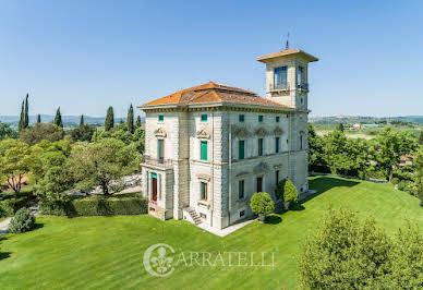 Villa with pool and garden 4