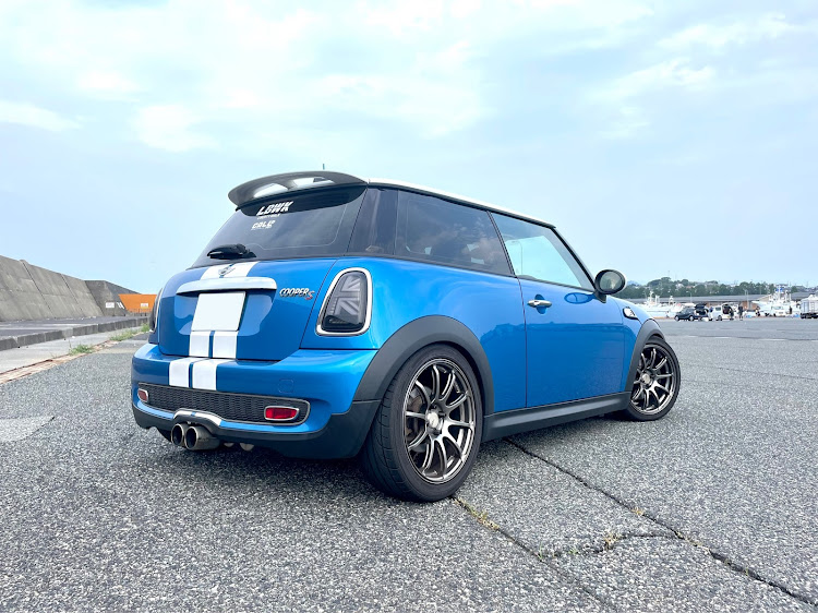 ミニ ハッチバックのMINI乗りさんと繋がりたい・R56・MINI・車高調整・クーパーsに関するカスタム事例の投稿画像2枚目