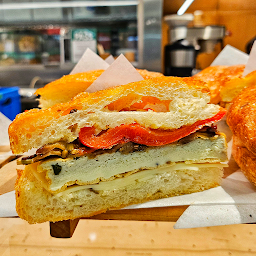 BREAKFAST VEGETARIAN FOCACCIA SANDWICH (V)