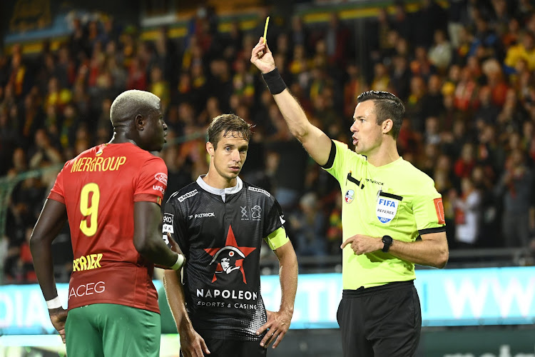 KV Oostende probeert gespannen relatie met refs te ontmijnen na verdwenen champagnefles: "Zijn voor ludieke acties, maar zouden nooit diefstal plegen"