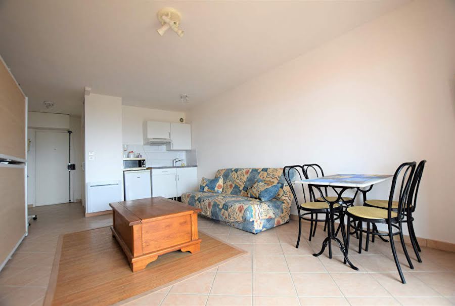 Location meublée appartement 1 pièce 28.8 m² à Six-Fours-les-Plages (83140), 650 €