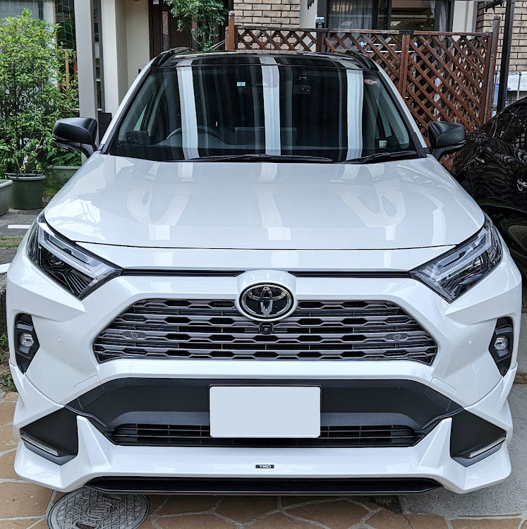 RAV4のRAV4・ゴリラの鼻・エンブレム交換・黒耳化・シーケンシャルウィンカーに関するカスタム事例の投稿画像2枚目
