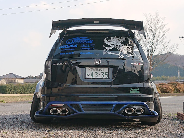 ストリームのマフラー交換・DIY・リアストレートに関するカスタム事例の投稿画像3枚目