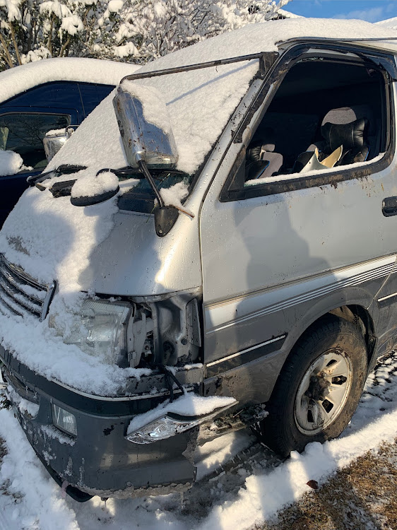 ハイエースの100系・ハイエース・事故には気をつけよう・雪道は気をつけましょうに関するカスタム事例の投稿画像2枚目