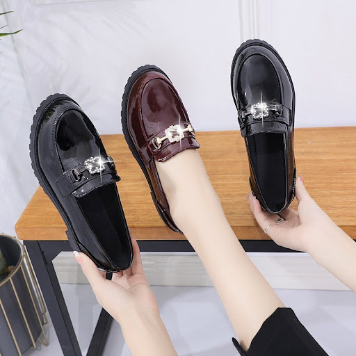 Title 4, Britse kleine leren schoenen. Stijlvol design v...