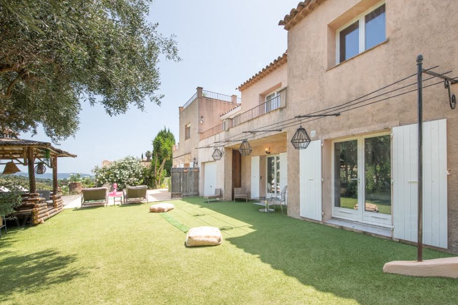 Vente villa 6 pièces 240 m² à Cavalaire-sur-Mer (83240), 1 220 000 €