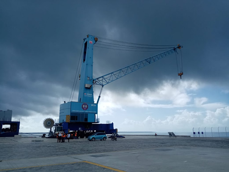 One of the old hydraulic cranes at the Port.The new ones are electronic and highly efficient.