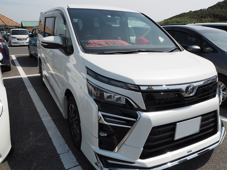 ヴォクシーの納車から現在までの愛車・ヴォクシーに関するカスタム事例の投稿画像2枚目