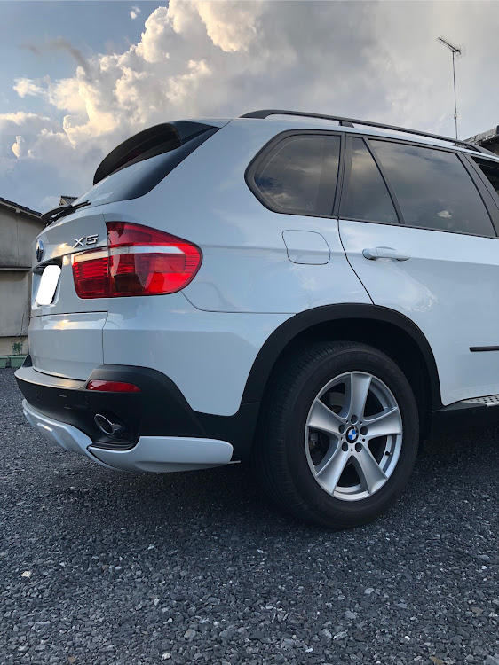X5のエアロパーツ・エアロ取り付け・DIY・bmwに関するカスタム事例の投稿画像2枚目