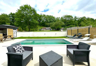 Maison avec piscine et terrasse 1