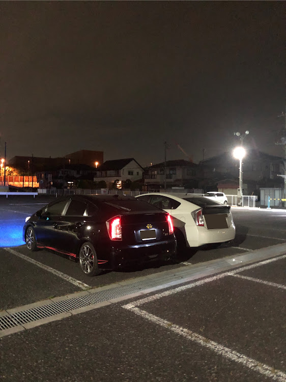 プリウス G'sのプリウス・車高調整・ダウンサス・車高さげたい・いじりたい病に関するカスタム事例の投稿画像1枚目