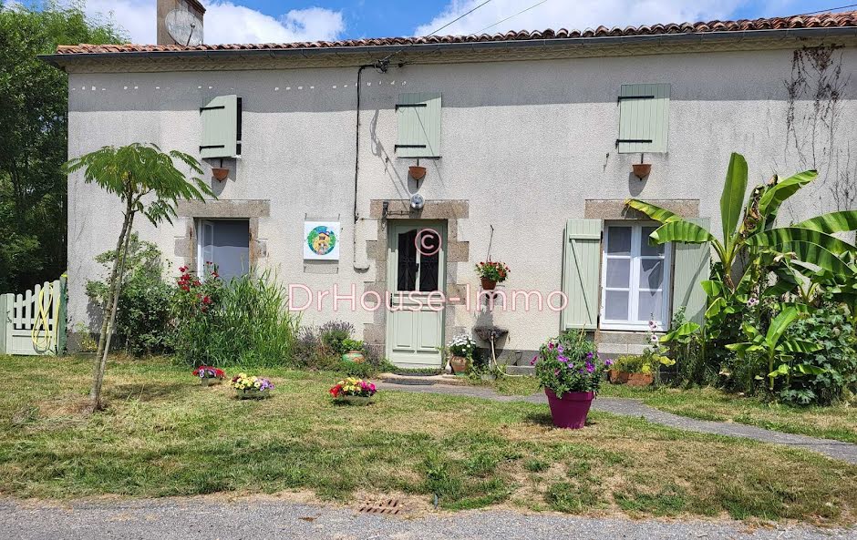 Vente maison 7 pièces 155 m² à Saint-Martial-sur-Isop (87330), 149 700 €