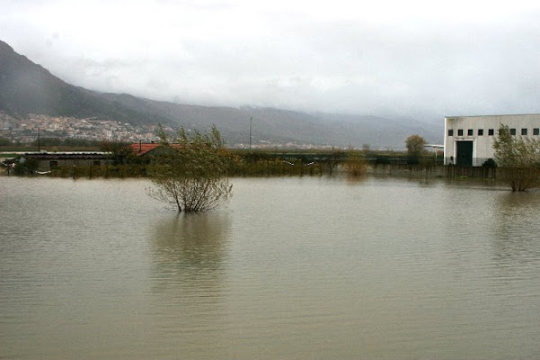 UNO SPECCHIO D'ACQUA TUTTO PER ME di MICHELE69