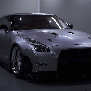 NISSAN GT-R