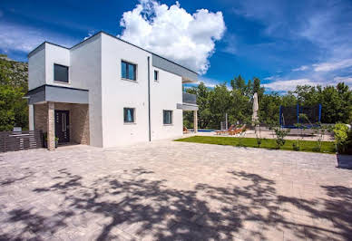 House with pool and terrace 5