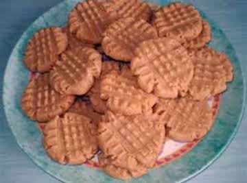 THE BEST PEANUT BUTTER COOKIES