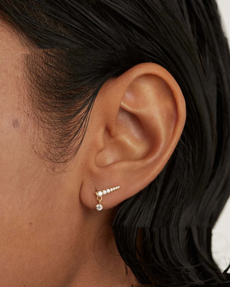 Boucles d'oreilles en argent sterling 925 avec strass en zircon, parfaites pour sublimer votre look avec éclat et élégance.