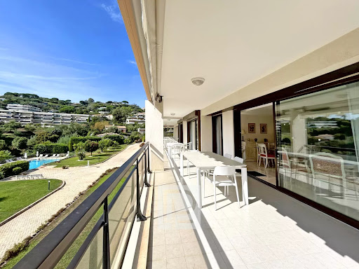 Appartement avec terrasse et piscine 5