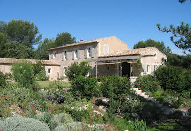 Villa with pool and garden 2