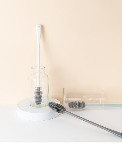 Title 4, Silicone Cup Brush for thorough cleaning, no de...