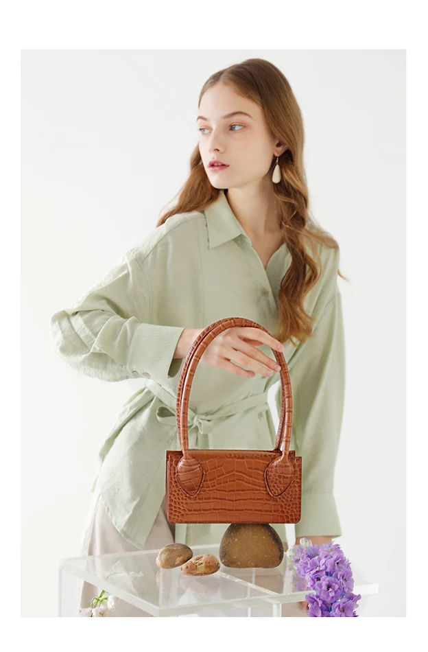 Niche Design Women's Shoulder Bag, Leather Armpit Bag, a stylish and compact design perfect for everyday use, offering c